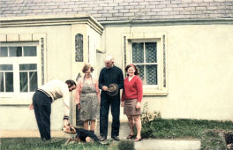 1976 Paula Hogan from Sydney visiting Mum Nora & Dad Pat   Noel & Speed